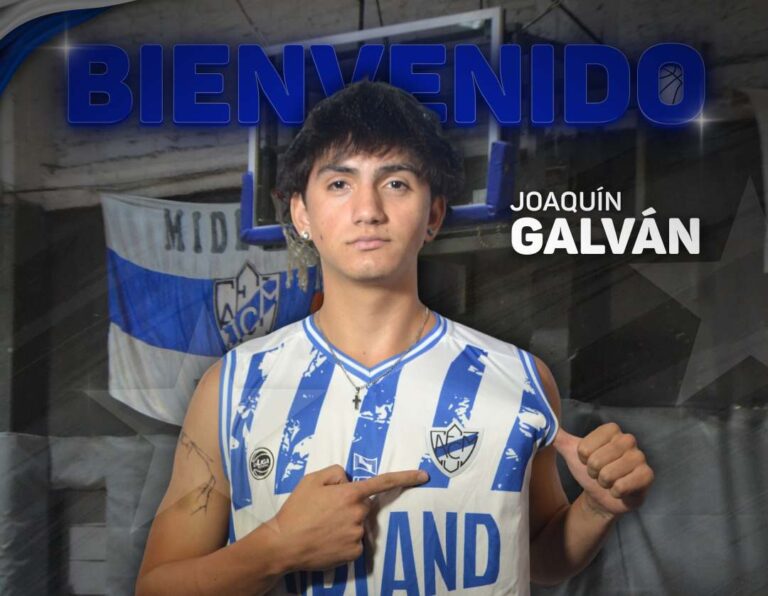 Una imagen promocional que anuncia el nuevo fichaje del básquet de Midland. Se ve a un joven, Joaquín Galván, de frente y vistiendo la camiseta blanca con bastones azules del club