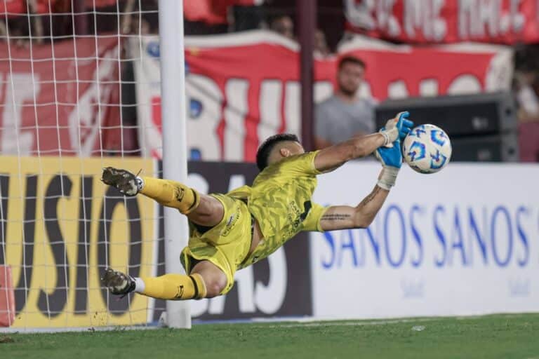 Mauro Leguiza ante el Argentino Jrs en la Copa Argentina